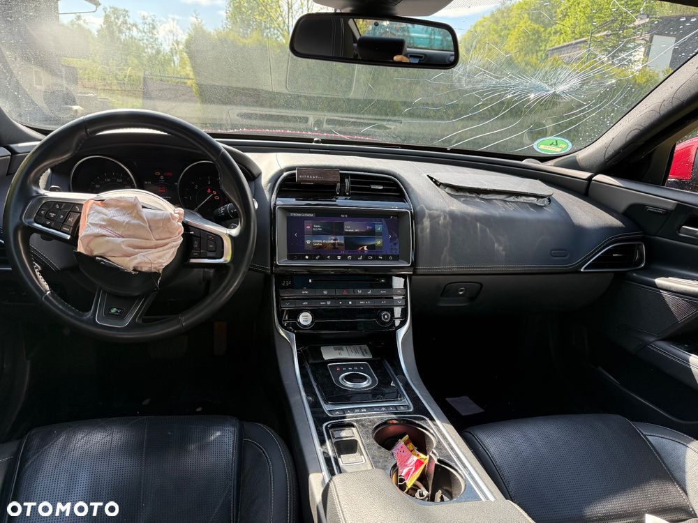 Jaguar XE 2.0 D R-Sport - 2