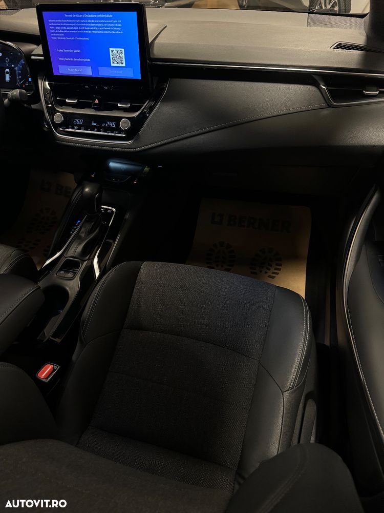 Toyota Corolla 1.8 Hybrid Team Deutschland - 17