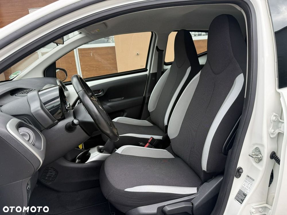 Toyota Aygo x-play touch - 20