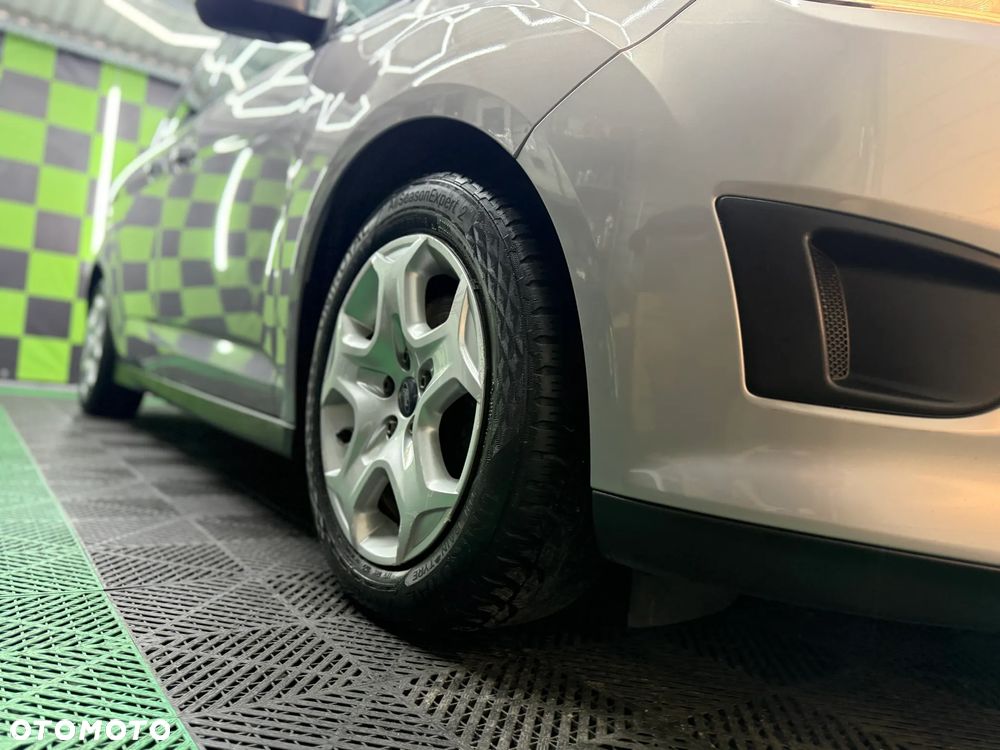 Ford Grand C-MAX - 25