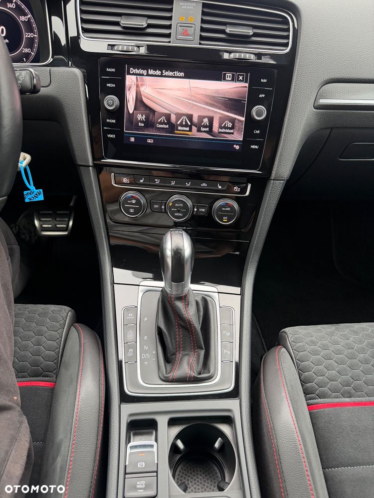 Volkswagen Golf - 20