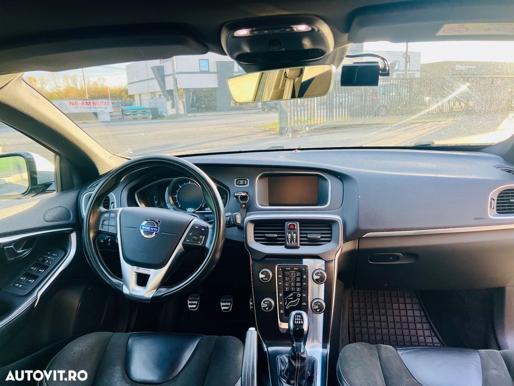 Volvo V40 D3 R-Design - 9
