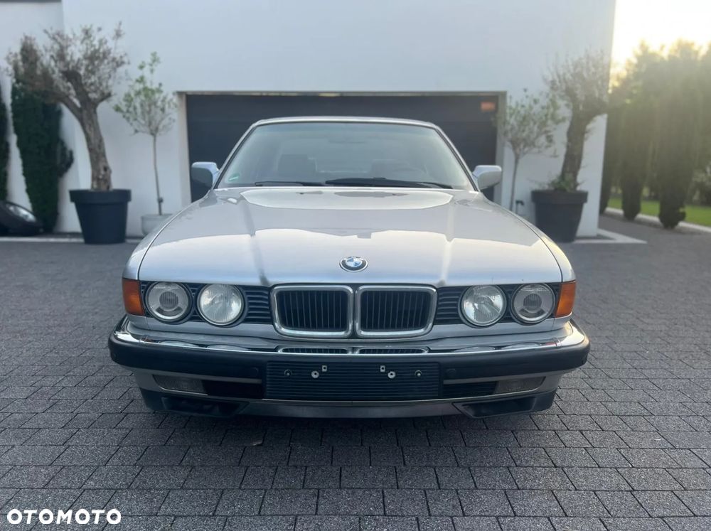 BMW Seria 7 740i V8 - 2