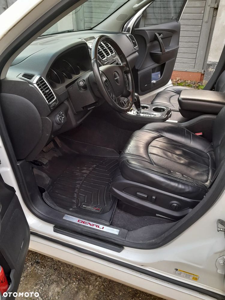 GMC Acadia - 19