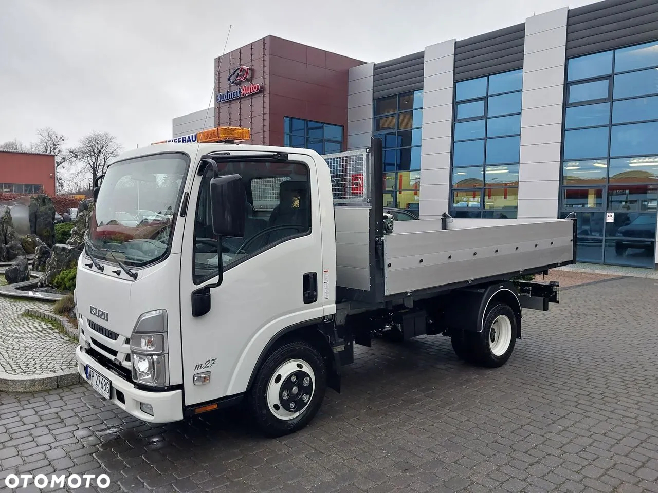 Isuzu M27 - 3
