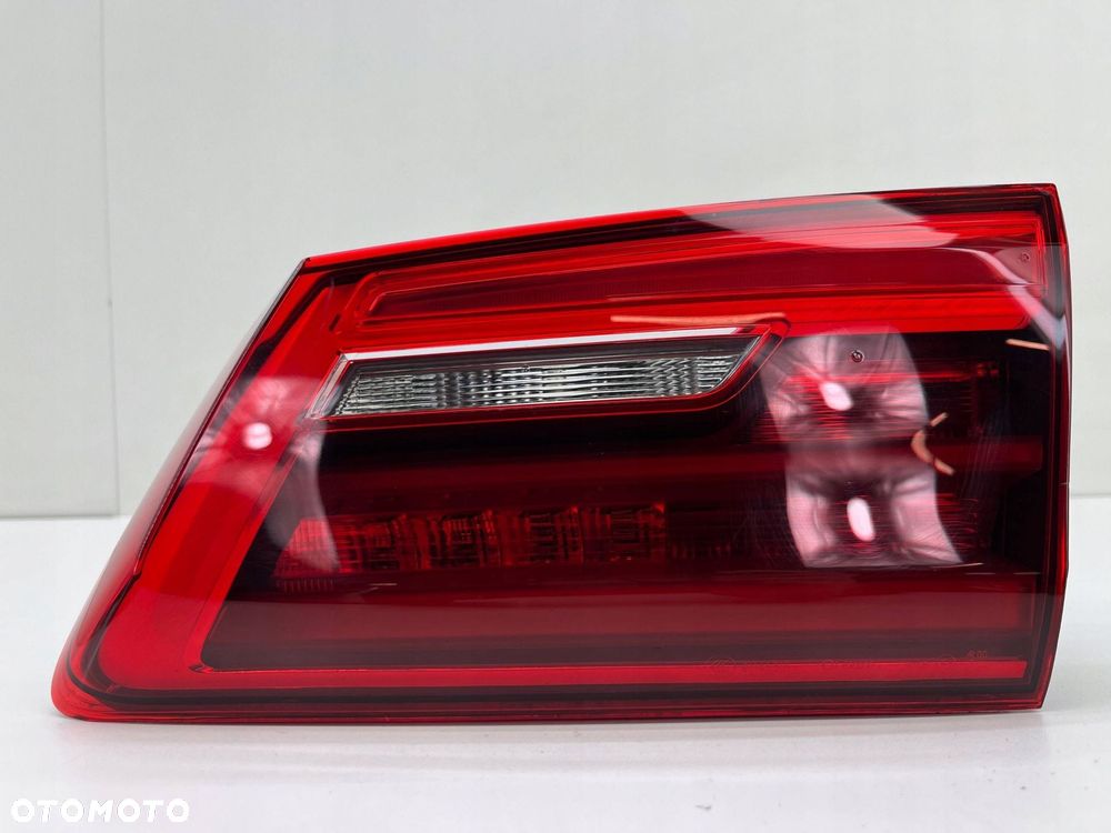 BMW 5 G30 LAMPA PRAWA TYŁ W KLAPĘ LED 7376474