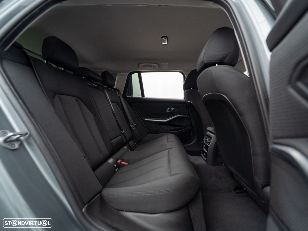 BMW 330 e Auto - 50
