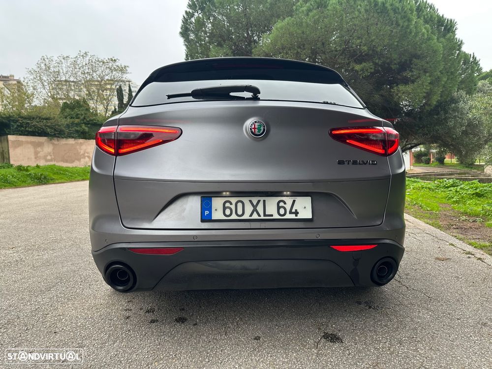 Alfa Romeo Stelvio - 12
