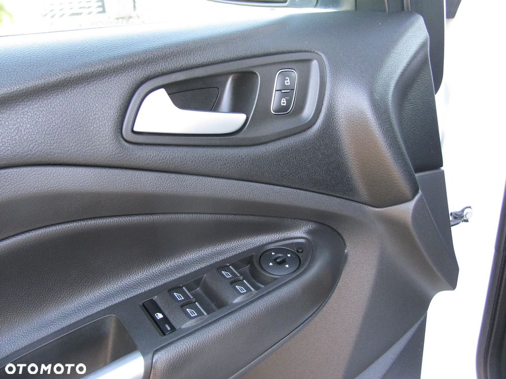 Ford Kuga 1.5 EcoBoost 2x4 Trend - 23