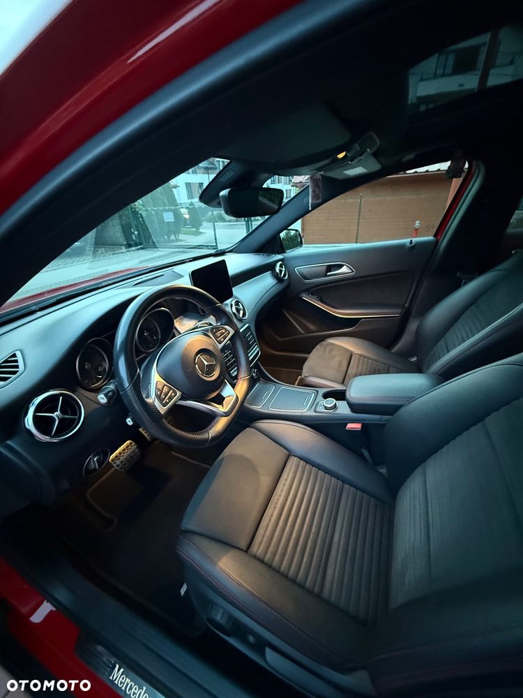 Mercedes-Benz GLA 220 4-Matic AMG Line - 14