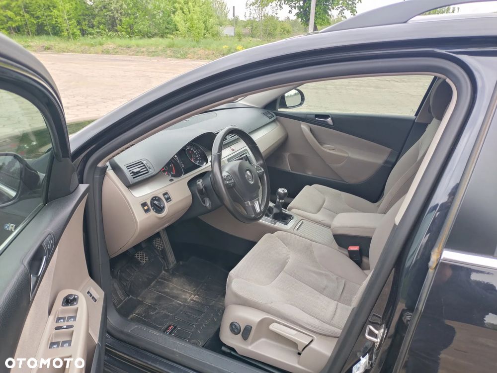 Volkswagen Passat 2.0 TDI Comfortline R-Style - 9