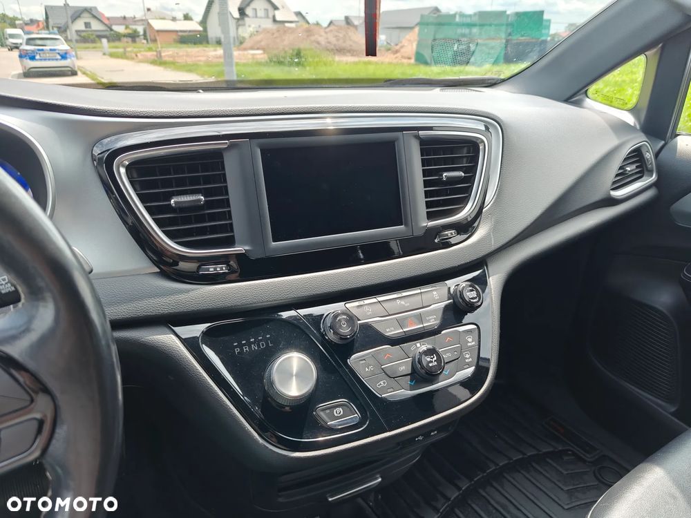 Chrysler Pacifica - 10