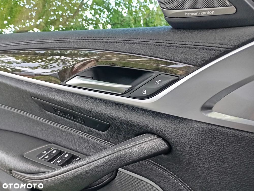 BMW Seria 5 M550i xDrive - 23