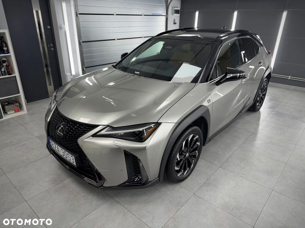 Lexus UX 300h F Sport Design - 6