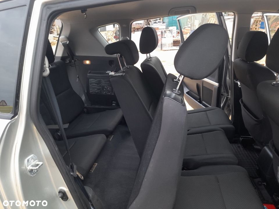 Toyota Corolla Verso 1.8 Prestige 7os - 17