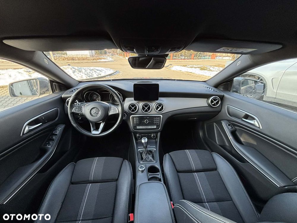 Mercedes-Benz CLA 180 Peak Edition - 8