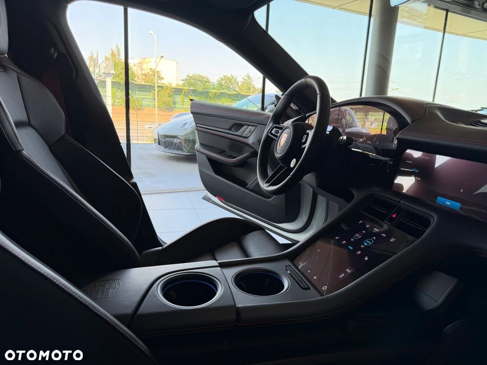 Porsche Taycan 105kWh 4S Black Edition - 22