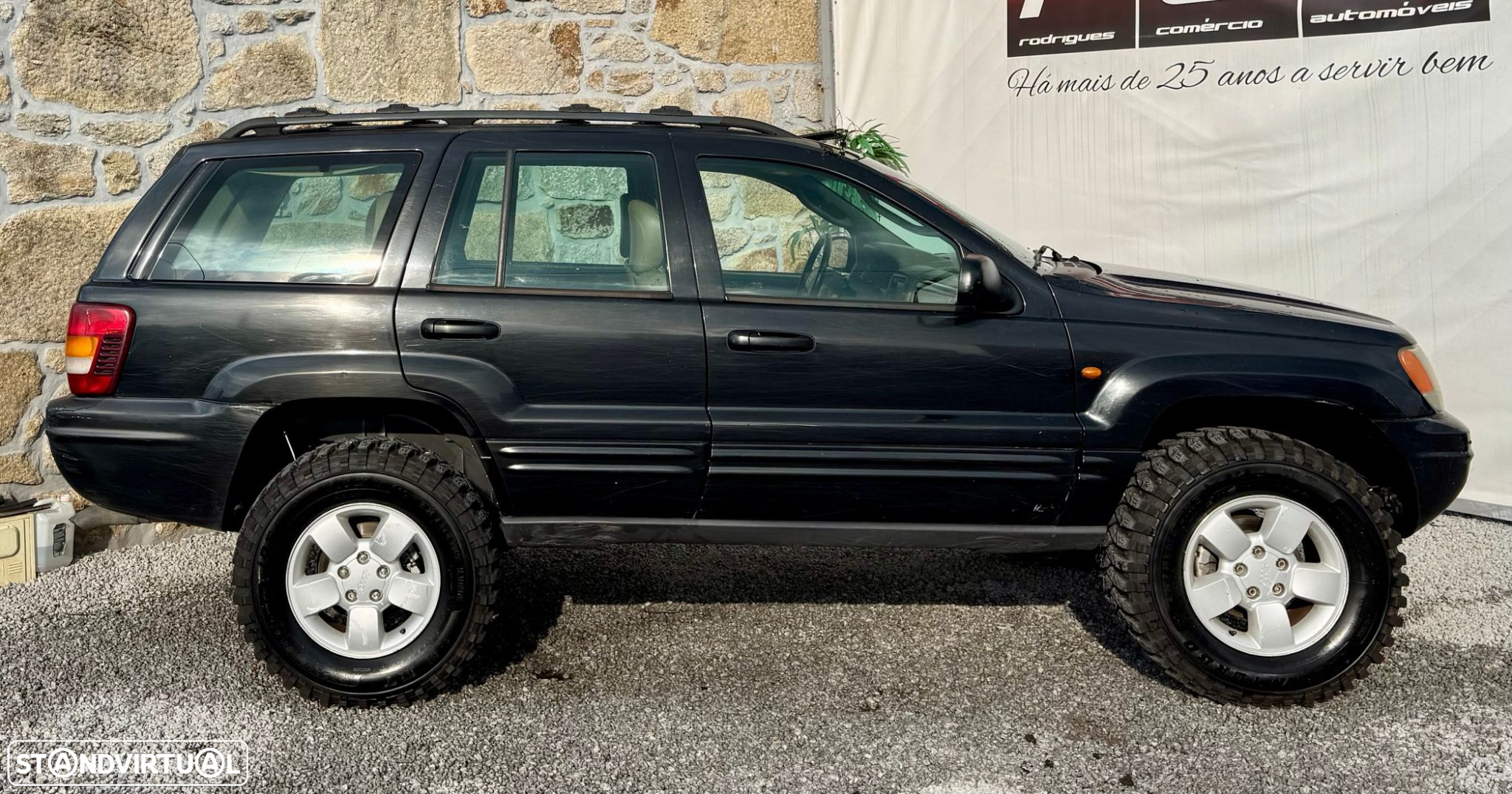 Jeep Grand Cherokee - 16