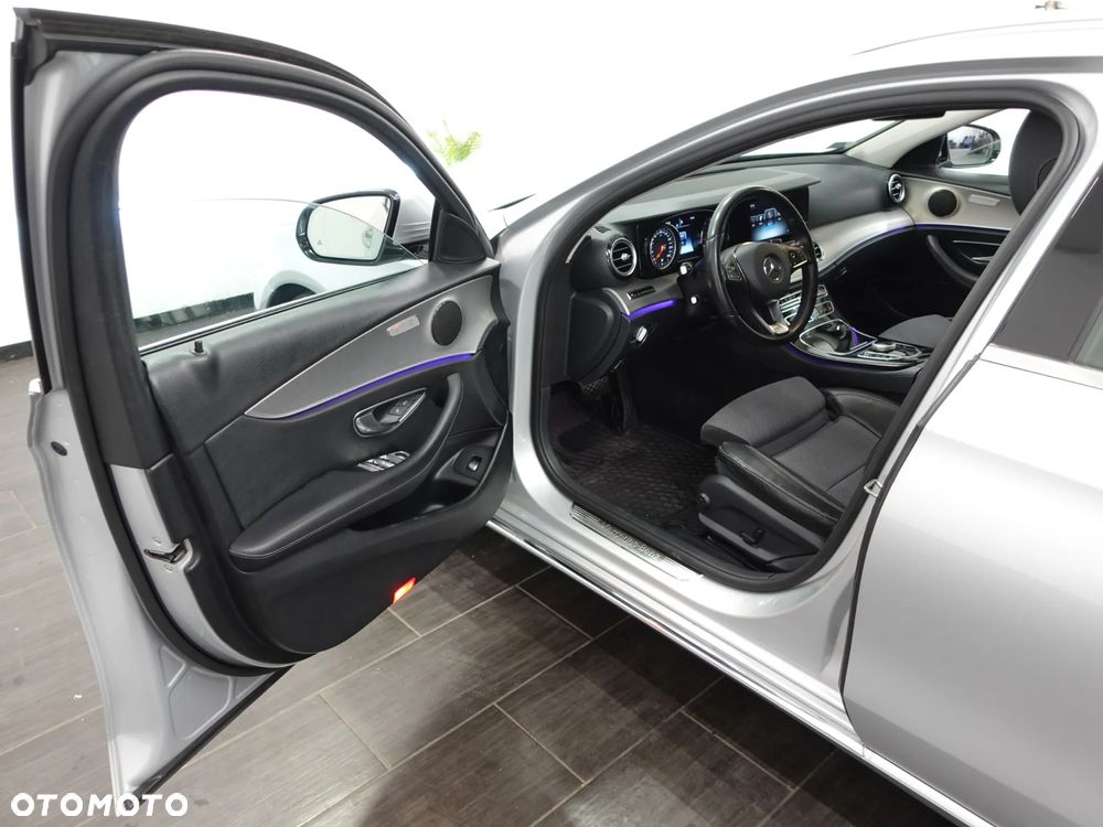 Mercedes-Benz Klasa E 220 d T 9G-TRONIC - 17