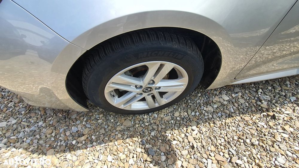 Toyota Corolla 1.8 HSD Business - 4