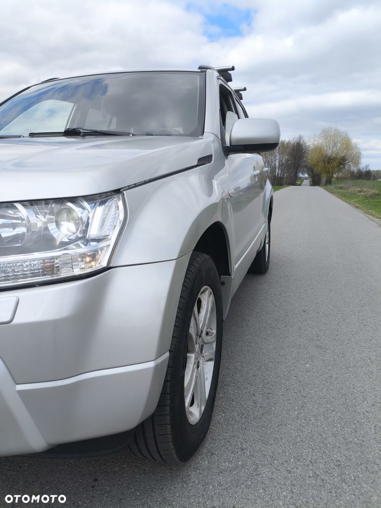 Suzuki Grand Vitara 2.0 Comfort + - 4