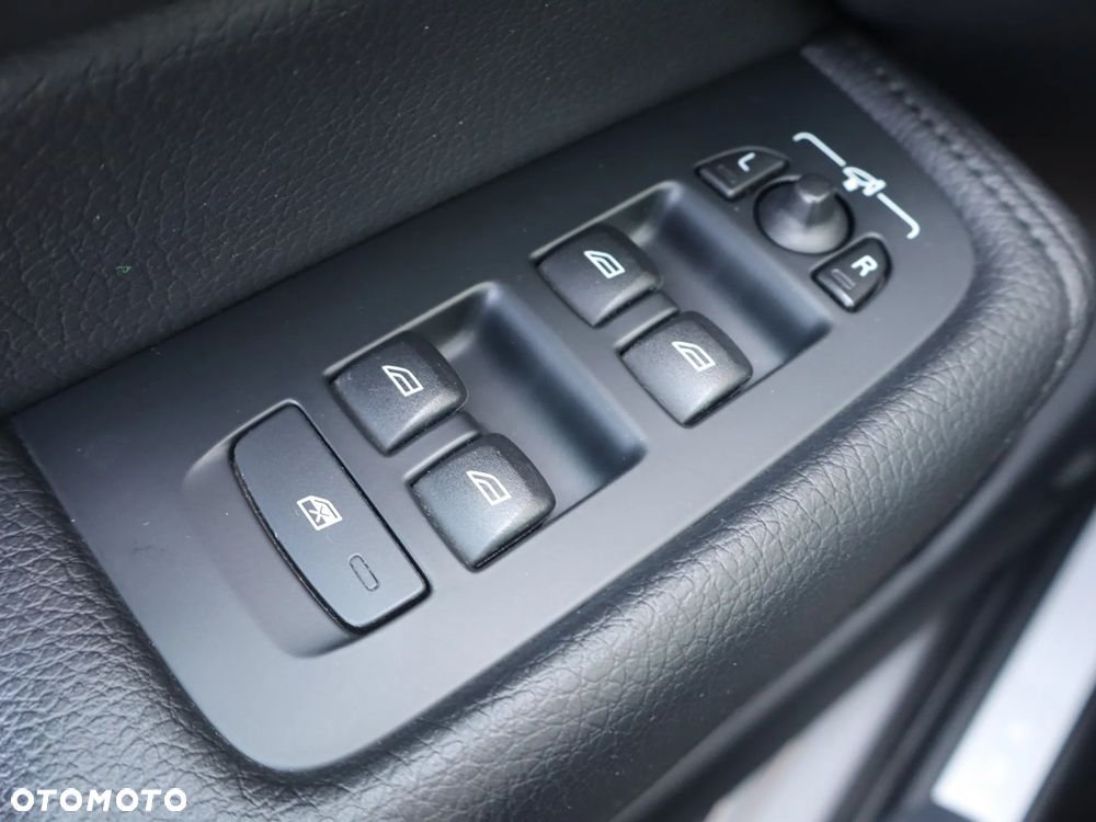 Volvo XC 60 B4 D AWD Momentum Pro - 25