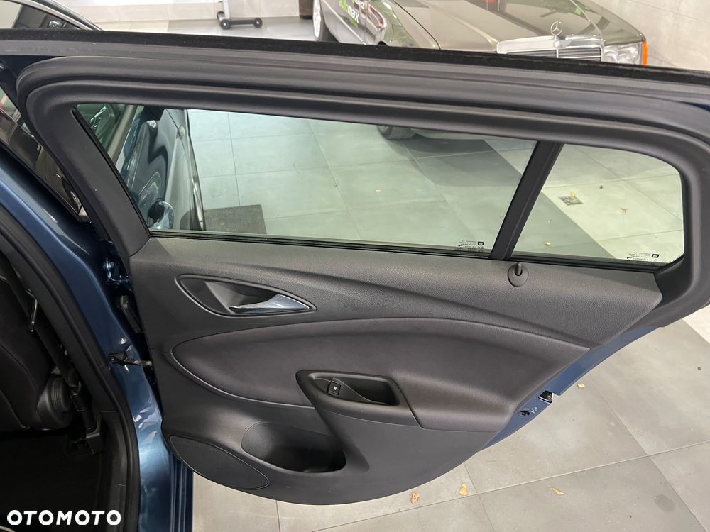 Opel Astra 1.4 T Enjoy S&S - 25