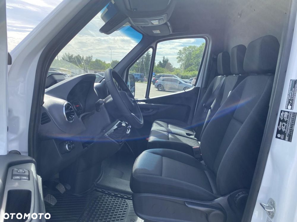 Mercedes-Benz Sprinter - 10