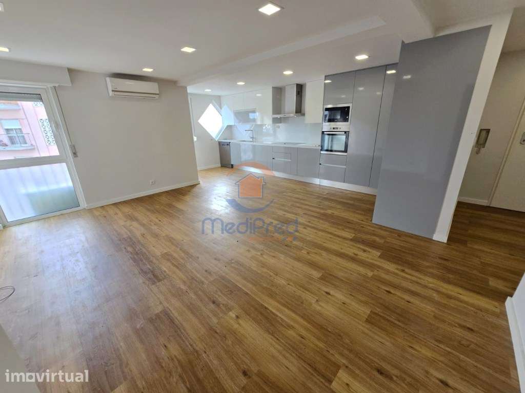 Apartamento T2 Totalmente Remodelado | Quinta do Pinheiro, Pontinha - Grande imagem: 4/32