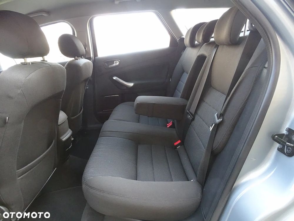 Ford Mondeo 2.0 TDCi Ghia X - 18