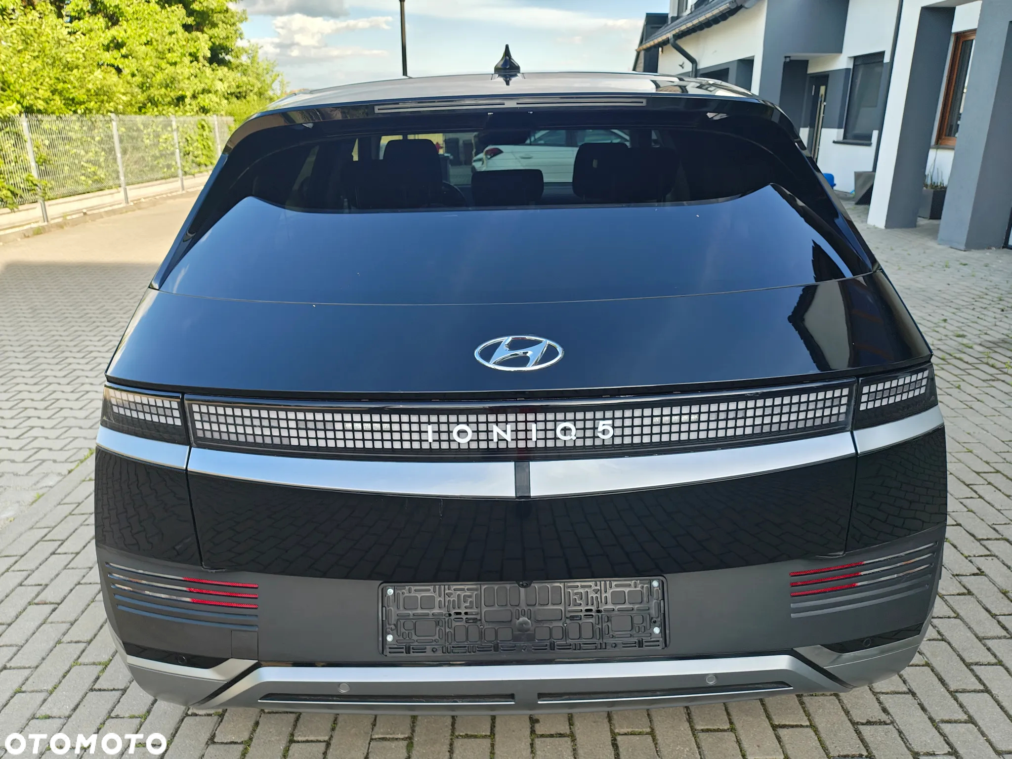 Hyundai IONIQ 5 - 5