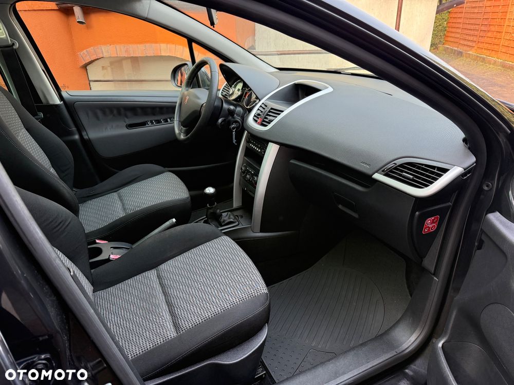Peugeot 207 - 11