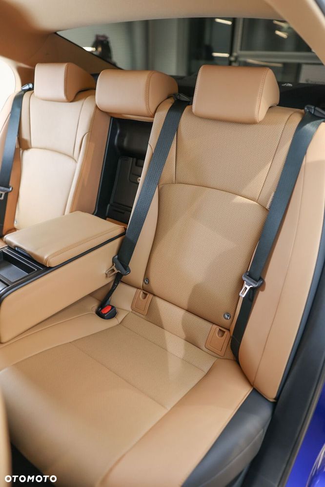 Lexus ES 300h F Sport Design - 34
