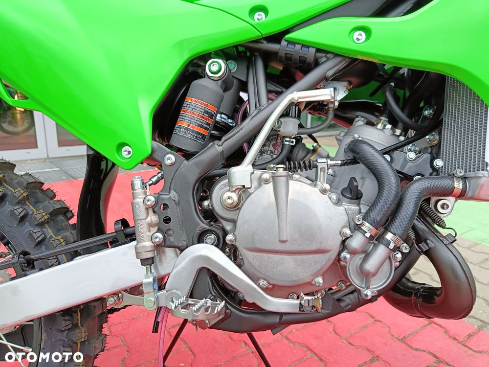 Kawasaki KX - 16