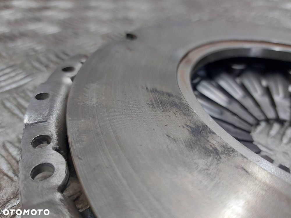 SPRZĘGŁO TARCZA + DOCISK + ŁOŻYSKO OPOROWE HYUNDAI I30 I 1.6 CRDI - 6