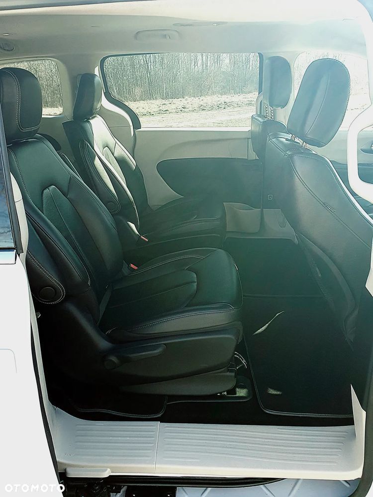 Chrysler Pacifica - 21