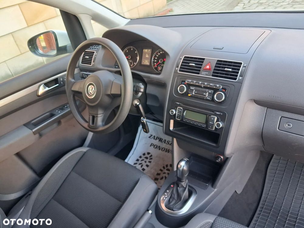 Volkswagen Touran - 11