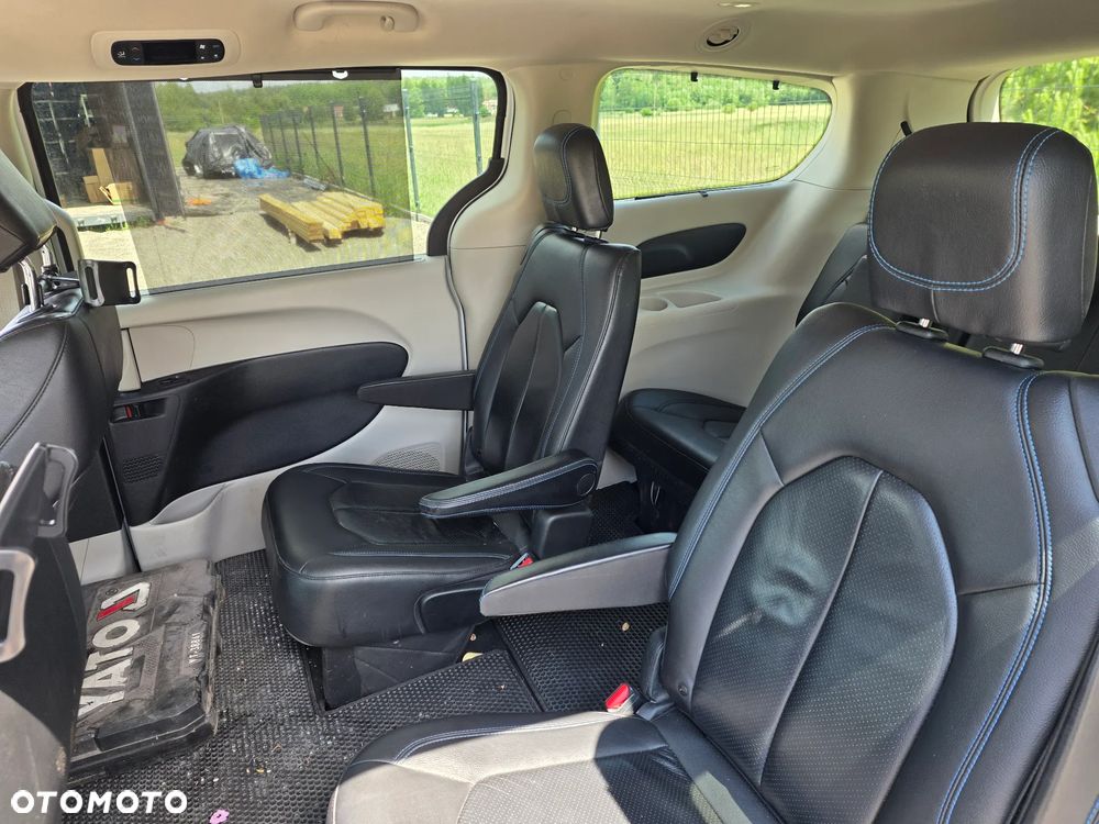 Chrysler Pacifica - 15