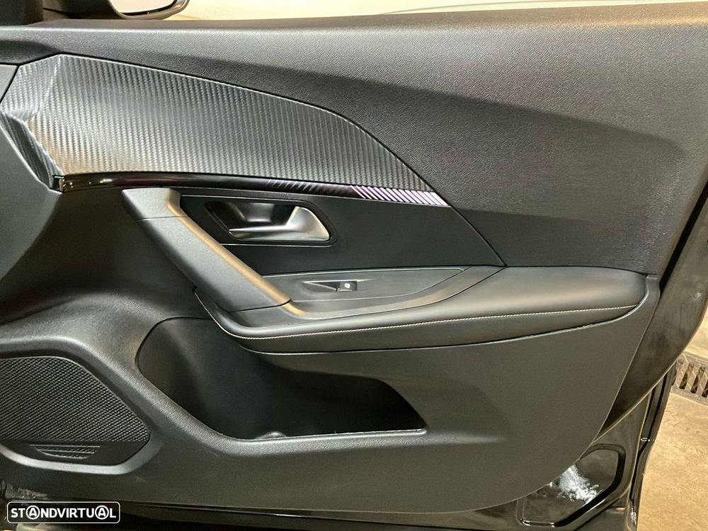 Peugeot 2008 1.2 PureTech Allure - 21