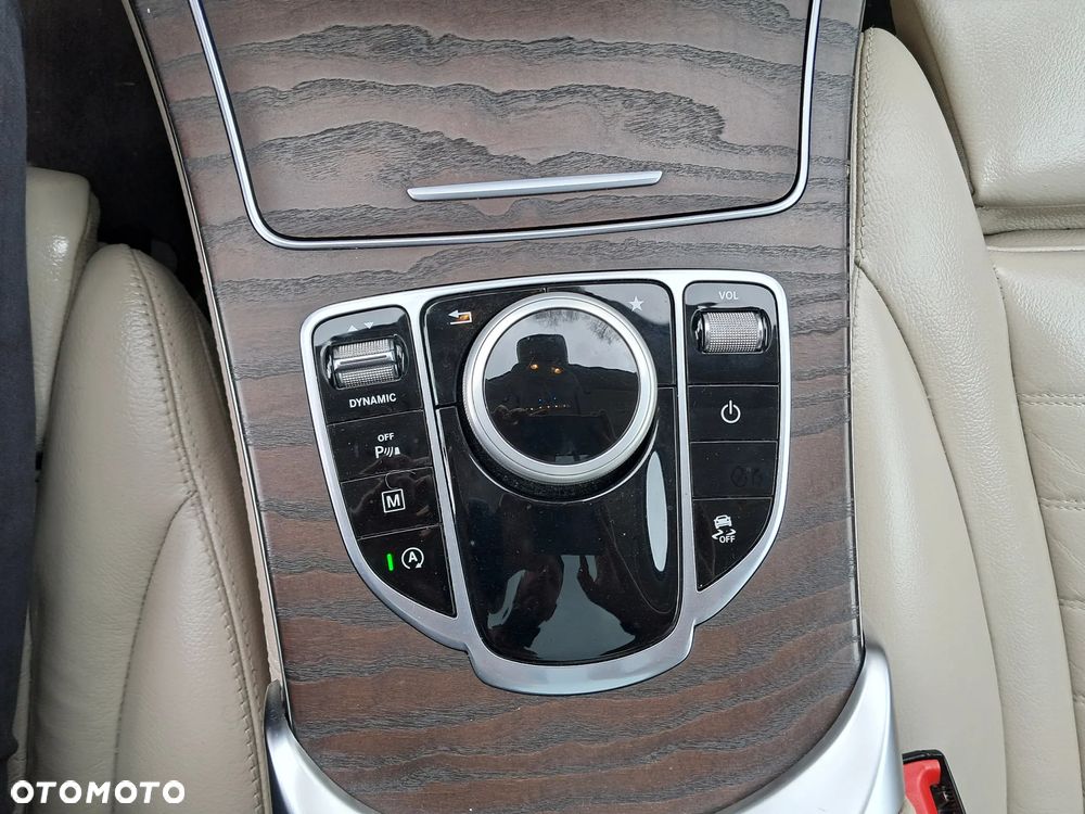 Mercedes-Benz GLC 250 4Matic 9G-TRONIC AMG Line - 36