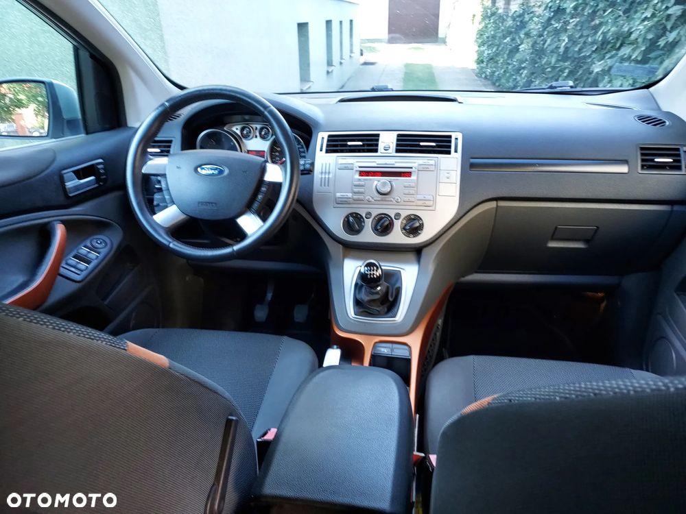 Ford Kuga 2.0 TDCi 2x4 Titanium - 6