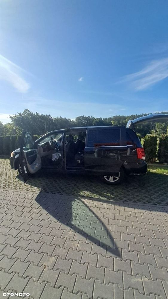 Dodge Grand Caravan - 8