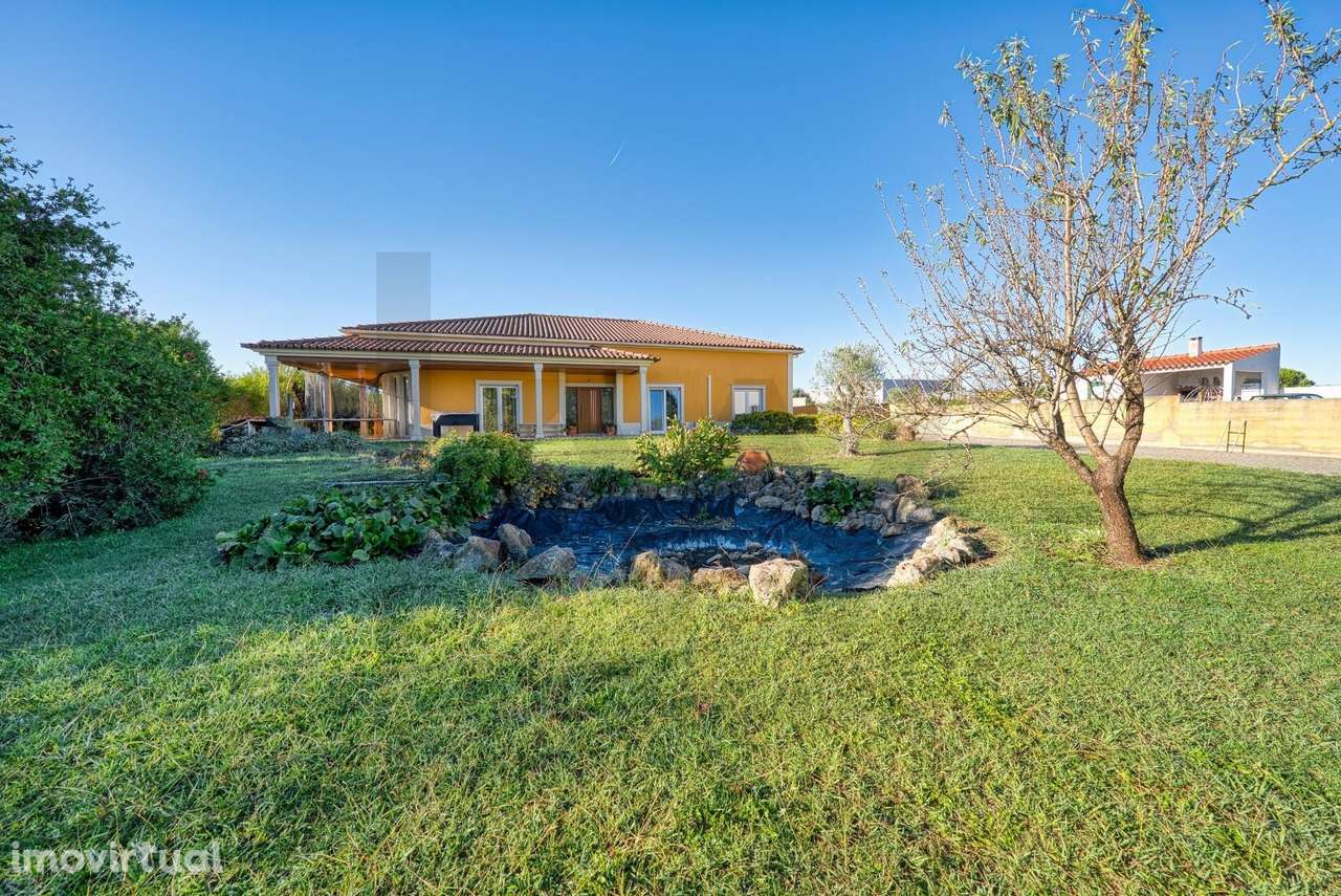 Moradia T5 localizada a apenas 12 minutos (9,5 km) de Santarém - Grande imagem: 4/43