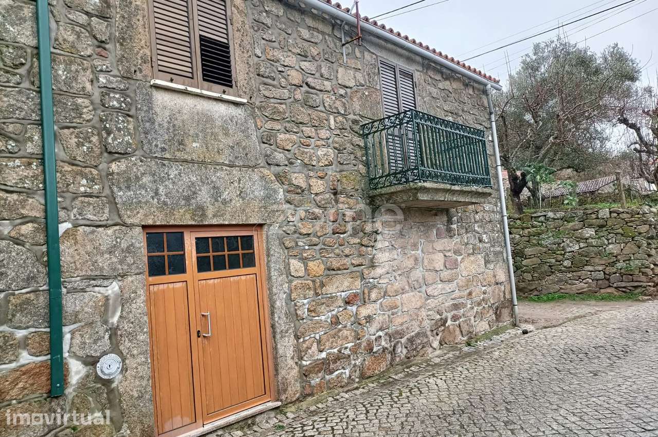 Moradia Rústica T2 em Paredes da Beira - Viseu - Grande imagem: 2/21