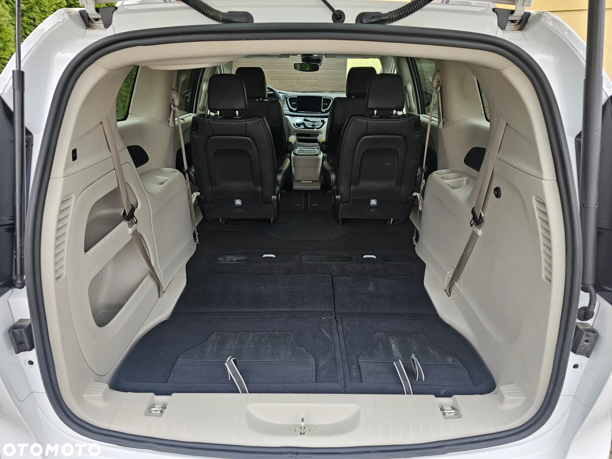 Chrysler Pacifica - 19