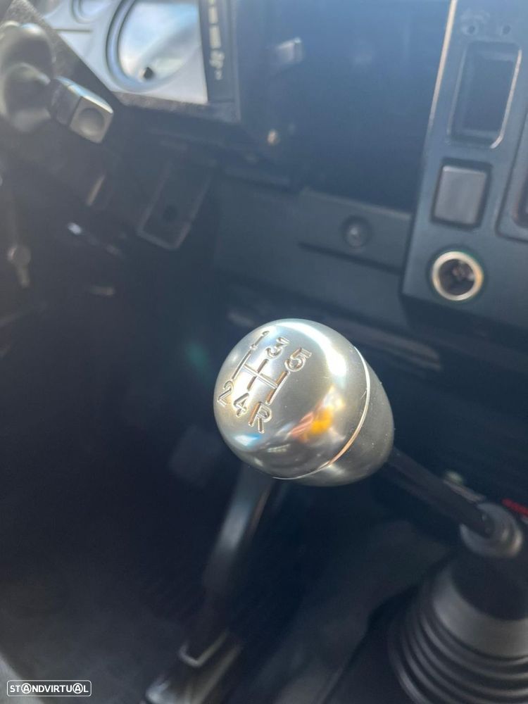 Land Rover Defender - 46