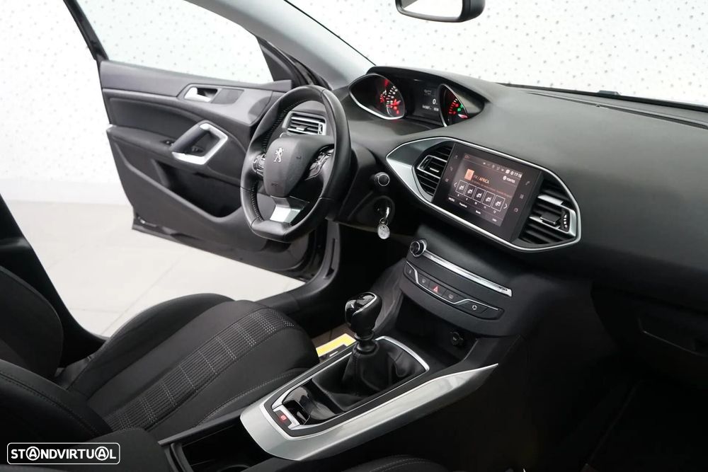 Peugeot 308 1.2 PureTech Allure Pack - 34