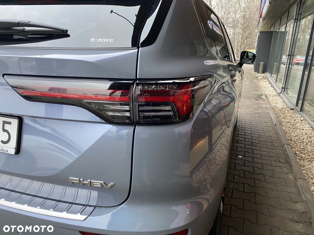 Mitsubishi Outlander - 9