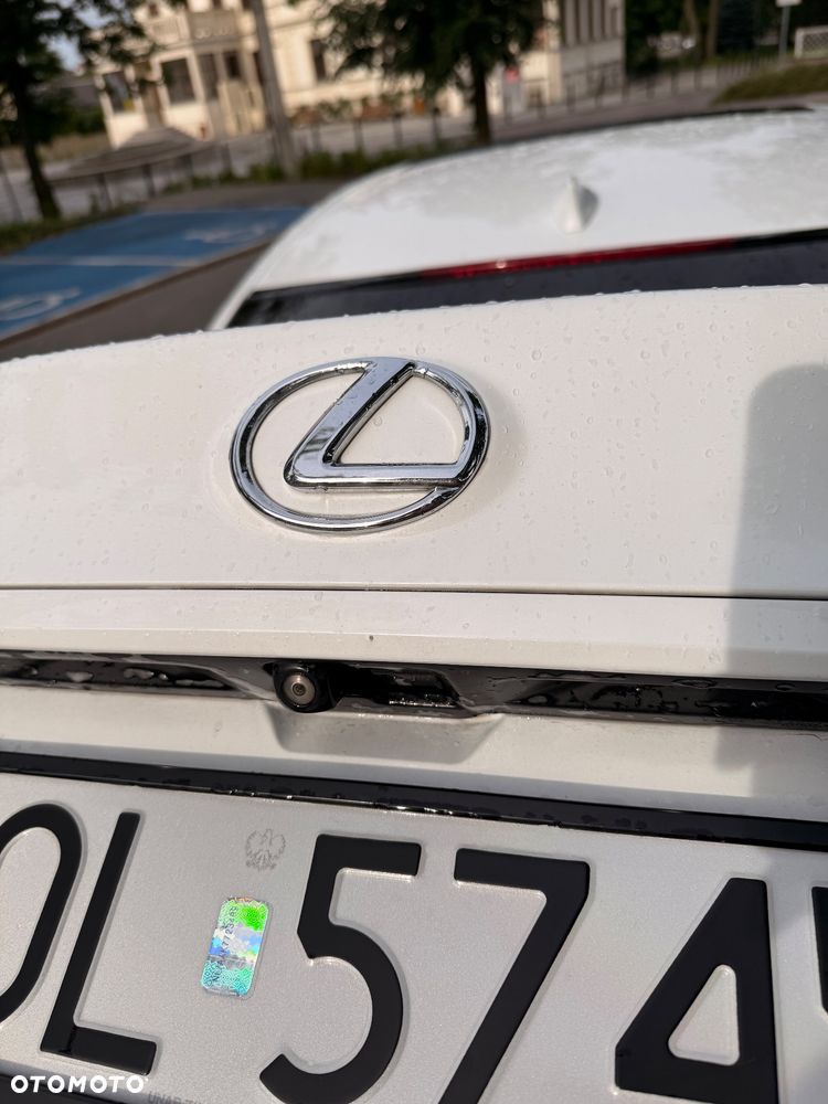 Lexus RC 200t / 300 F Sport - 11