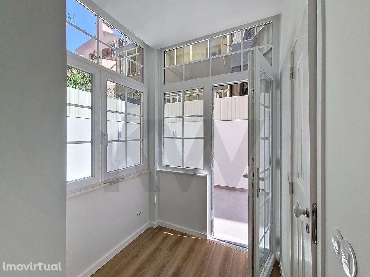 Arrenda-se - Apartamento T1 com Logradouro em Alcântara - Grande imagem: 2/19